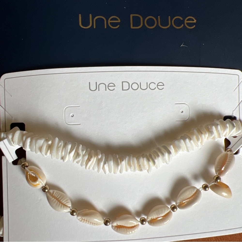 NIB Une Douce Puka Shell & Sea Shell Choker Necklace Set